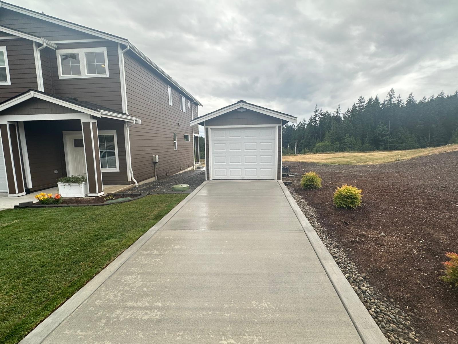 Alvarez Landscaping Services LLC (8) Alvarez Landscaping Services LLC (8)